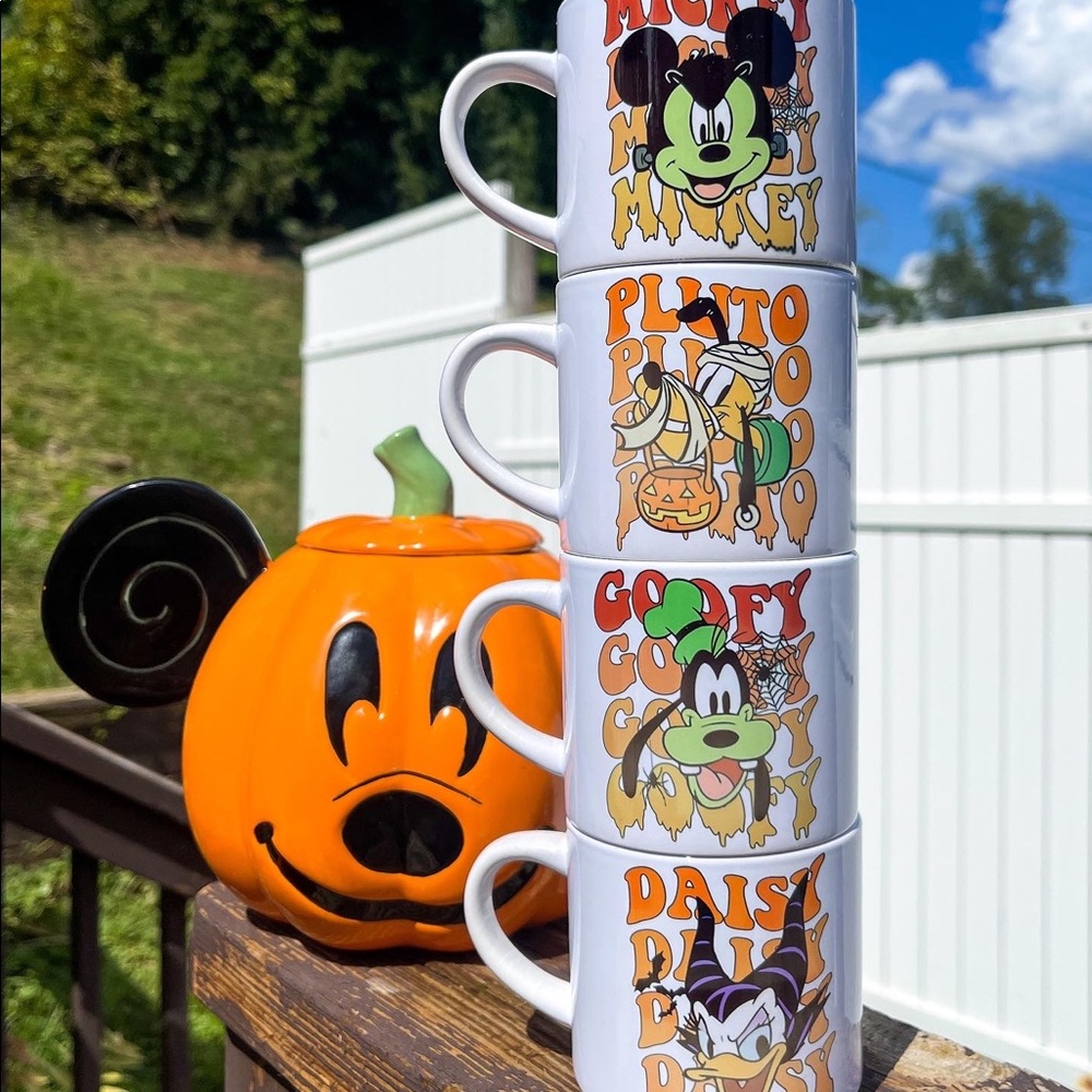 Stackable 4 mug Mickey & friends Halloween set